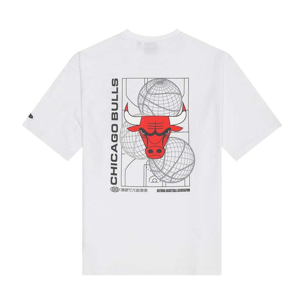 New Era Chicago Bulls NBA Heritage Script White Oversized T-Shirt, back view showing a large graphic with the red Bulls logo in the centre surrounded by outlined globes, and vertical Chicago Bulls lettering on the left side.