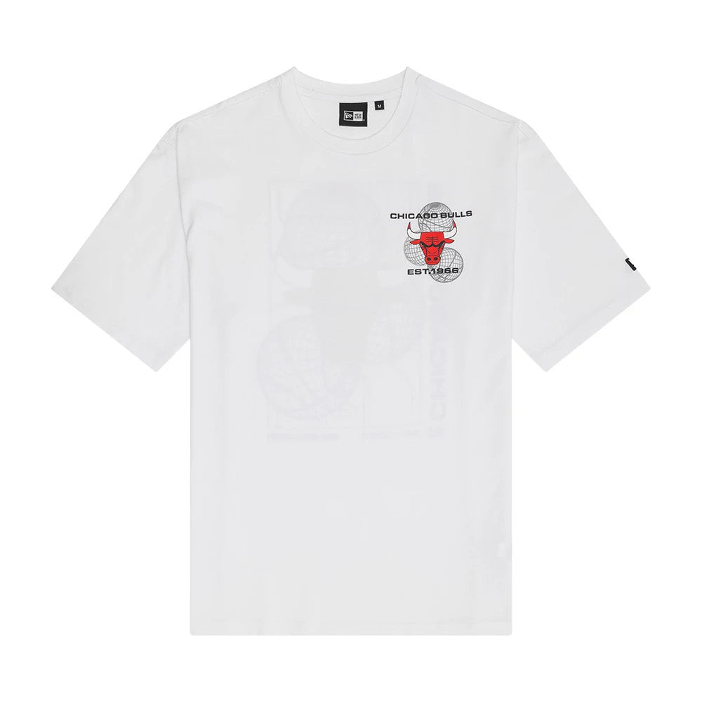 The Male model is wearing Chicago Bulls NBA Heritage Script White Oversized T-Shirt 2