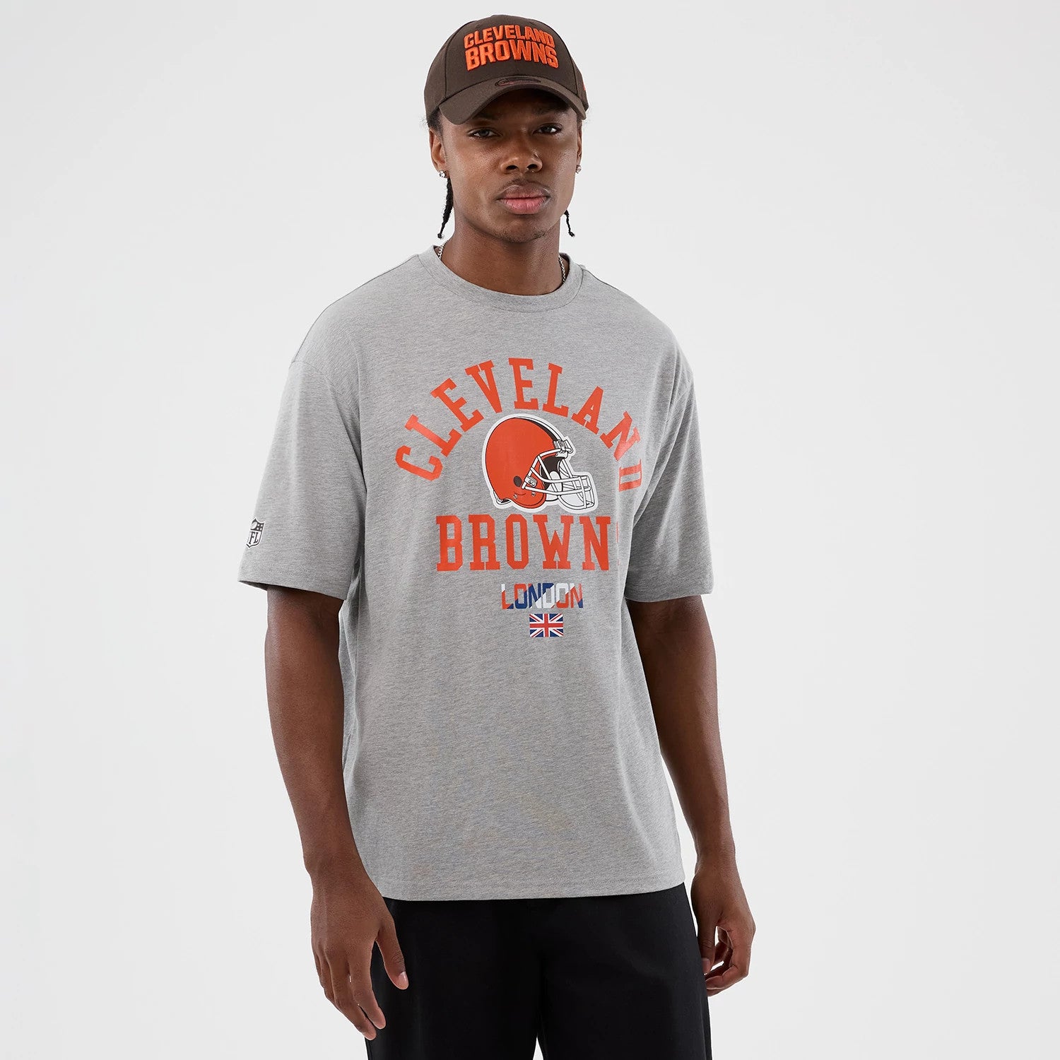 The Male model is wearing Cleveland Browns NFL International Series Games Grey Oversized T-Shirt 1