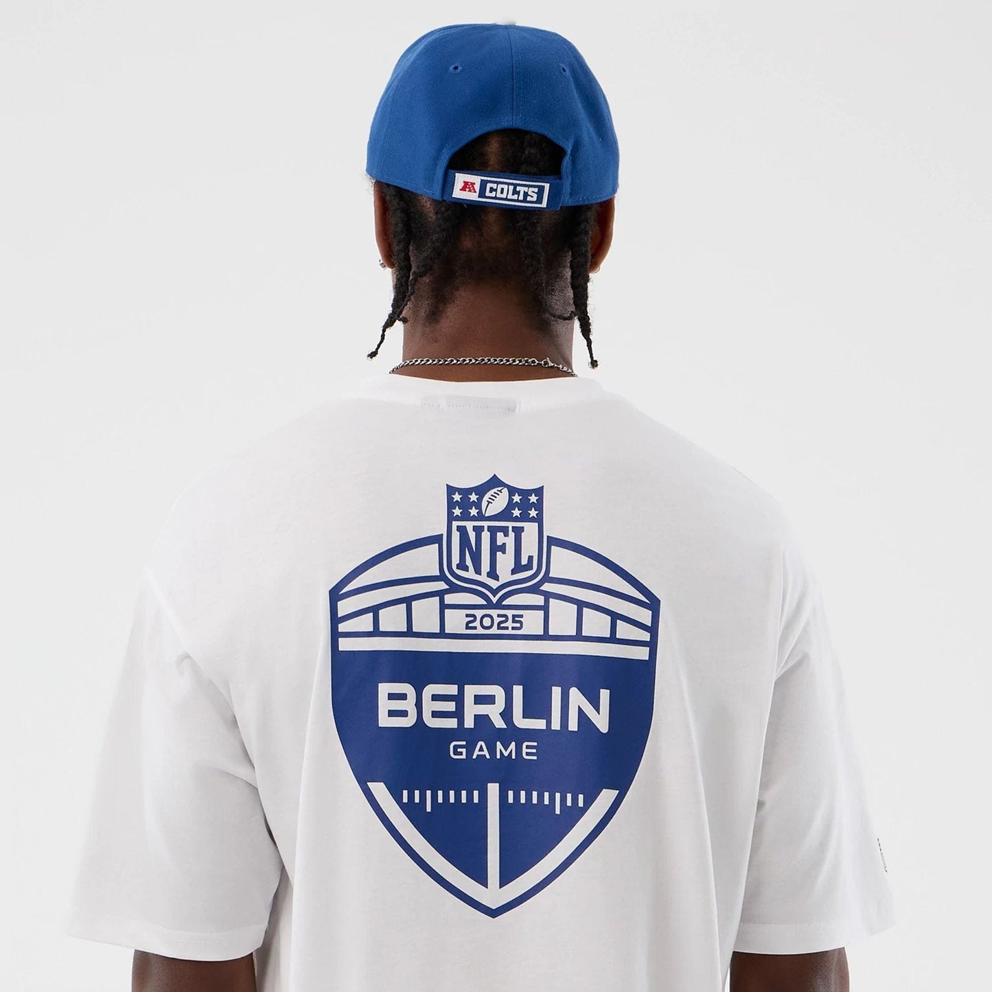 The Male model is wearing Indianapolis Colts NFL International Series Games White Oversized T-Shirt 7
