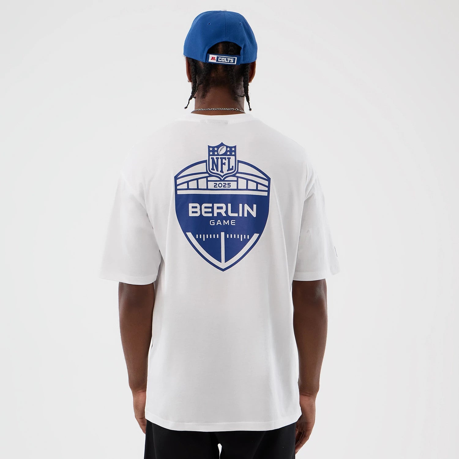 The Male model is wearing Indianapolis Colts NFL International Series Games White Oversized T-Shirt 2