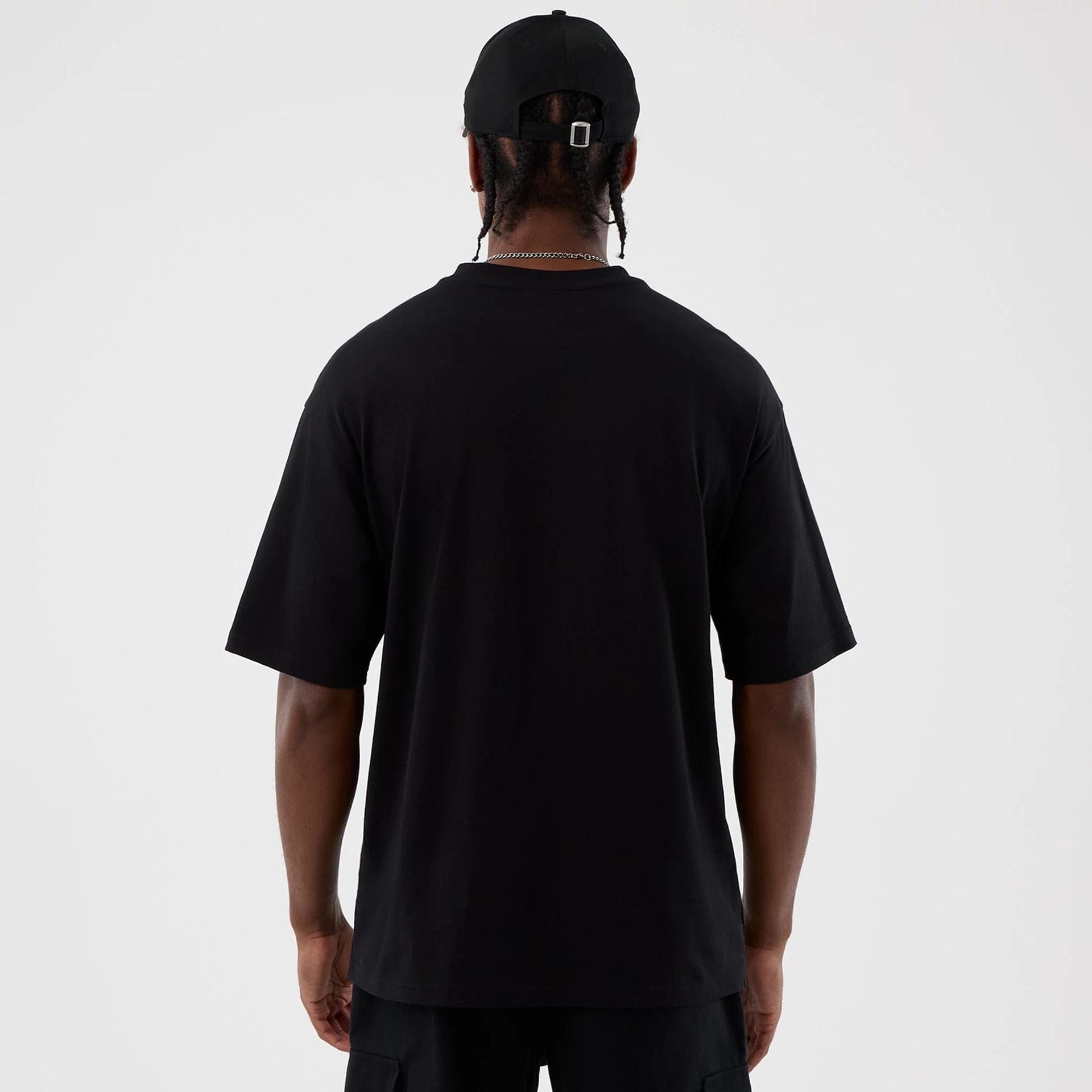 The Male model is wearing Berlin NFL International Series Games Black Oversized T-Shirt 2