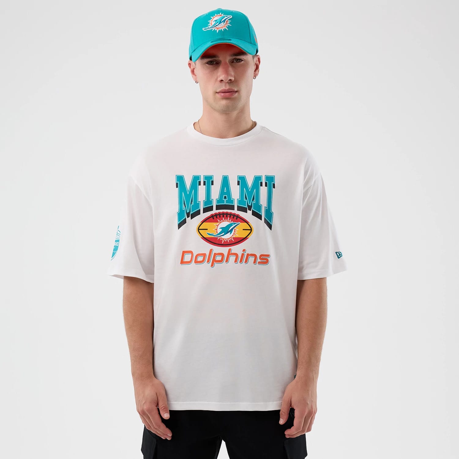 The Male model is wearing a Miami Dolphins NFL International Series Games Madrid White Oversized T-Shirt 1
