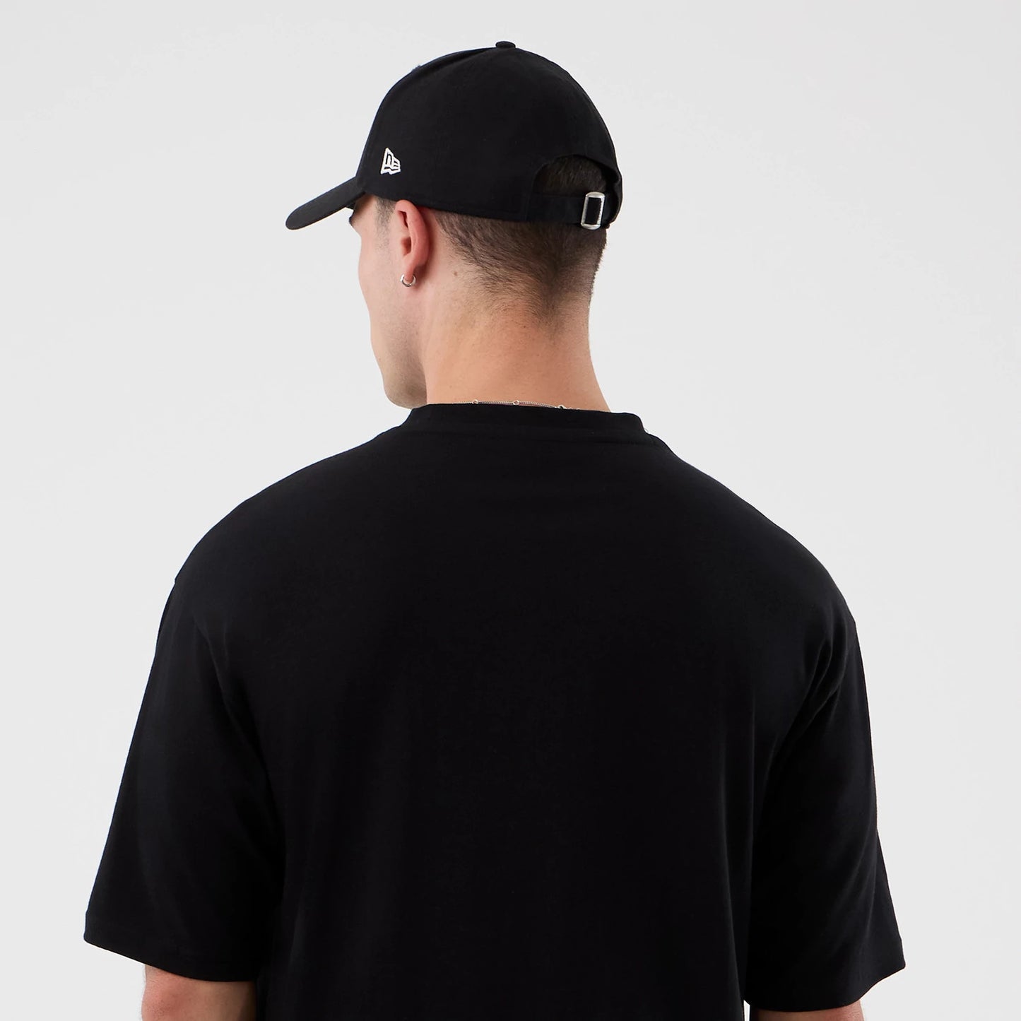The Male model is wearing Dublin Game NFL International Series Games Black Oversized T-Shirt 7