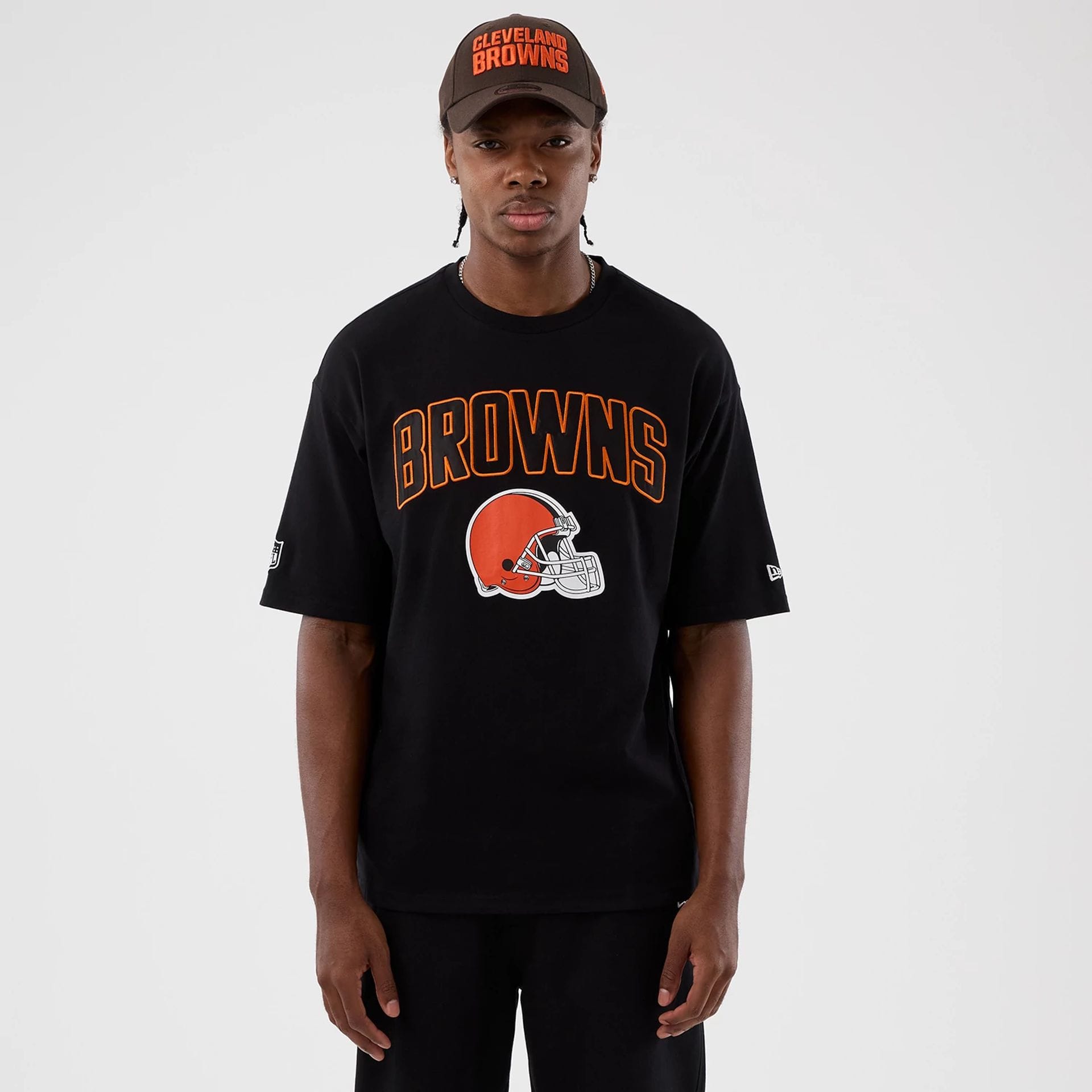 The Male model is wearing Cleveland Browns NFL International Series Games Black Oversized T-Shirt 1