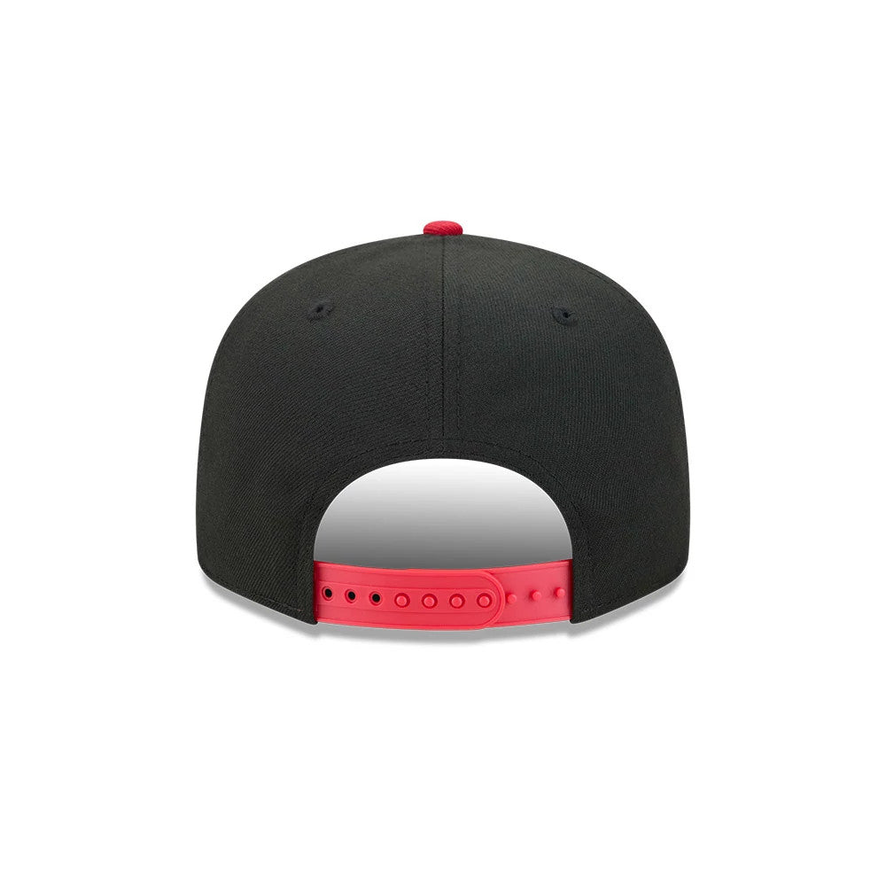 Chicago Blackhawks NHL Evergreen Black New Era 9FIFTY Snapback Adjustable Cap, rear view showing a black crown with a contrasting red snapback closure and matching red top button, without any back logo embroidery.