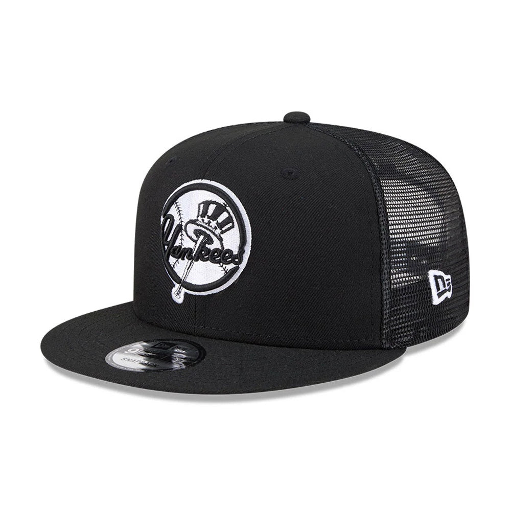 New York Yankees MLB Evergreen Black New Era 9FIFTY Trucker Adjustable Cap, three-quarter view showing the white raised embroidered Yankees logo on the front panel, flat black visor with 9FIFTY size sticker.