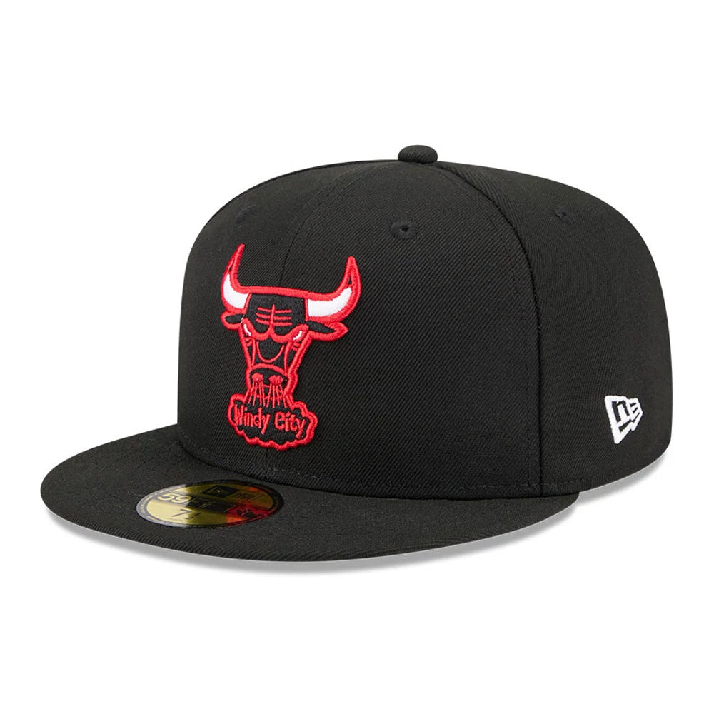 Chicago Bulls NBA Hardwood Classic Black New Era 59FIFTY Fitted Cap, three-quarter view showing the raised red embroidered Bulls logo on the front panel, a flat black visor with a gold 59FIFTY size sticker, and the New Era flag logo on the left side.