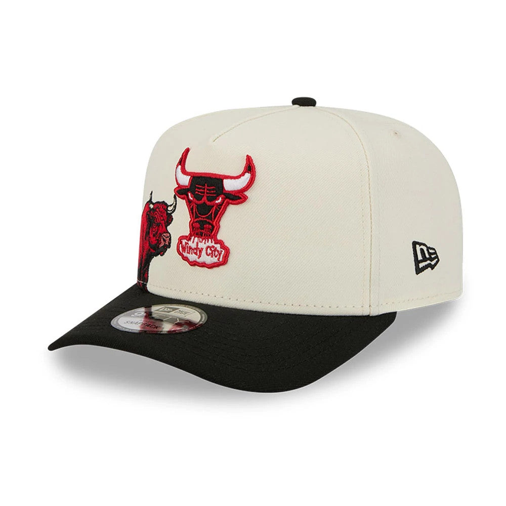 Chicago Bulls NBA Black New Era 9FIFTY A-Frame Snapback Adjustable Cap, three-quarter view showing the red and white embroidered Bulls logo on the front panel, black visor with a 9FIFTY size sticker and the New Era flag logo on the left side.