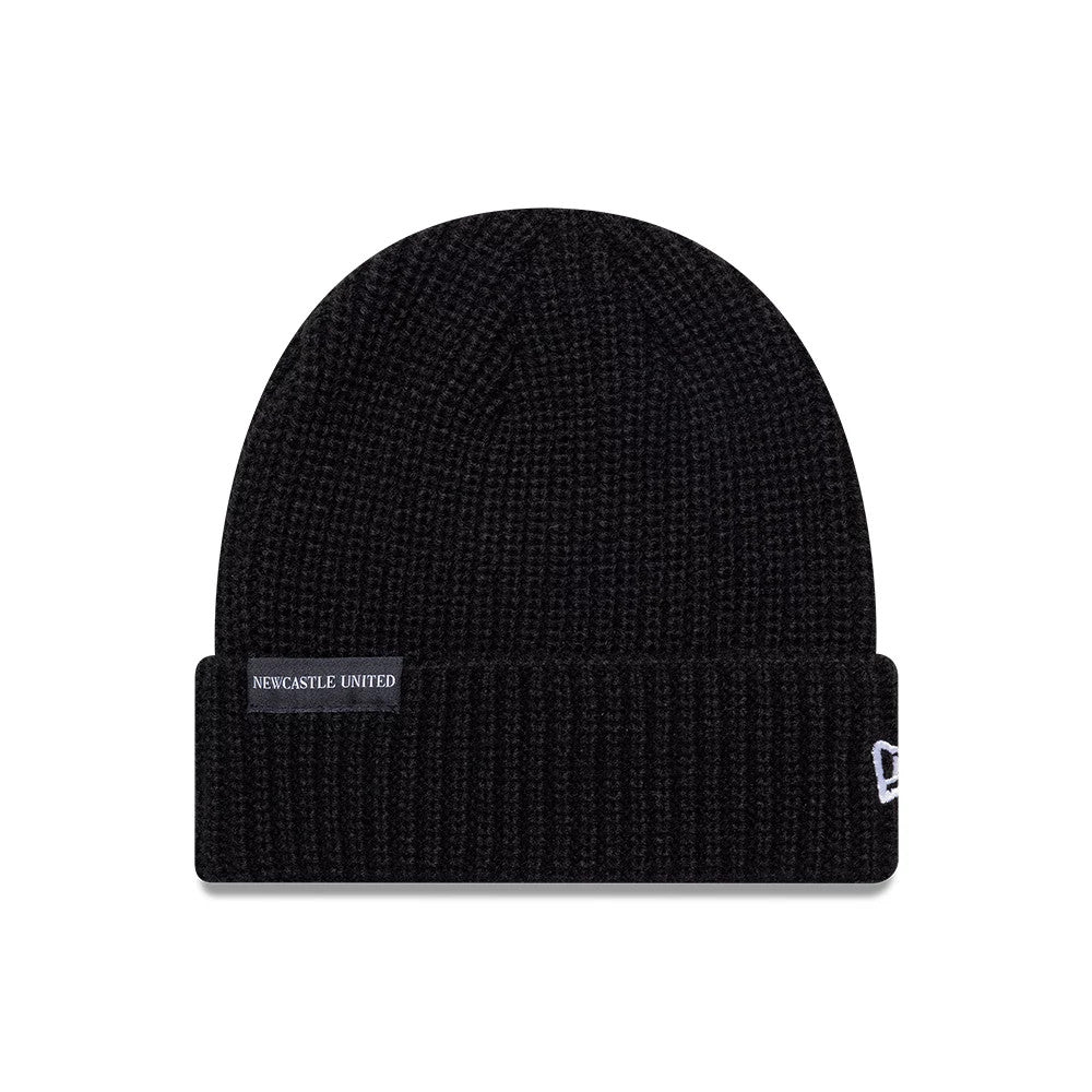 This is a Newcastle United FC Ribbed Black Cuff Knit Beanie Hat 1