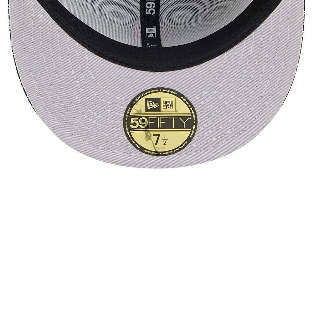 New York Mets MLB Cap Scramble Black New Era 59FIFTY Fitted Cap, inside view showing a light grey undervisor with a gold 59FIFTY size sticker and black inner taping featuring the 59FIFTY and New Era branding.