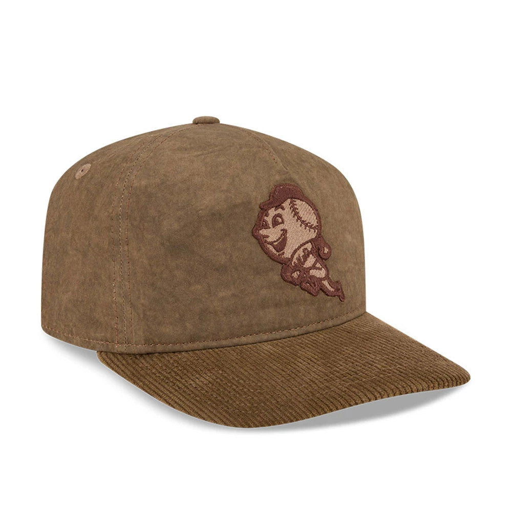 New York Mets MLB Utility Linen Open Brown New Era 19TWENTY Adjustable Cap, three-quarter view showing the brown embroidered Mets logo on the front panel, with a textured brown visor and a matching top button.