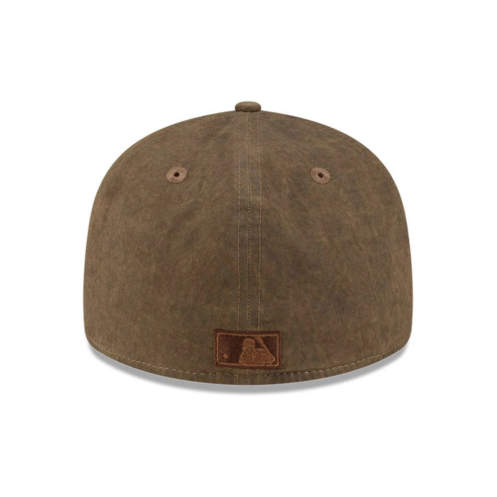 Pictured is this MLB Utility Linen San Francisco Giants Retro Crown 59FIFTY Fitted cap in open brown. 7