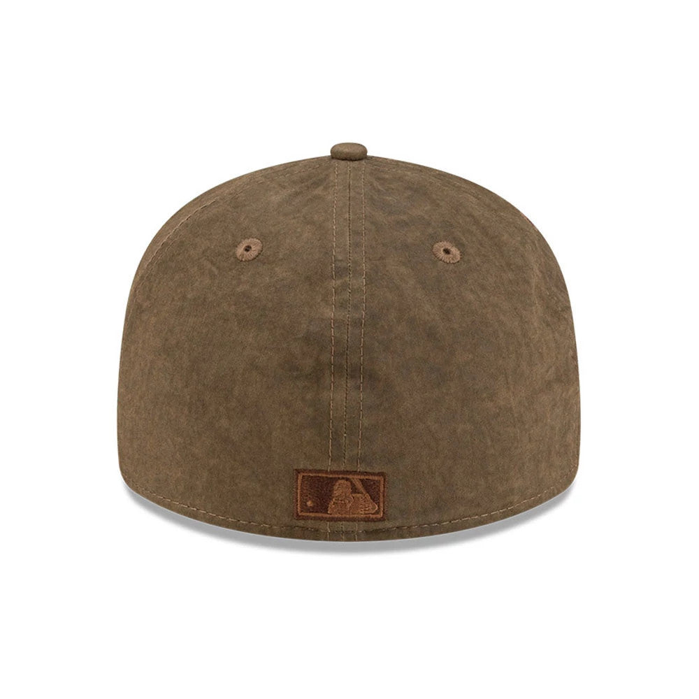 Pictured is this MLB Utility Linen Chicago White Sox Retro Crown 59FIFTY Fitted cap in open brown. 7
