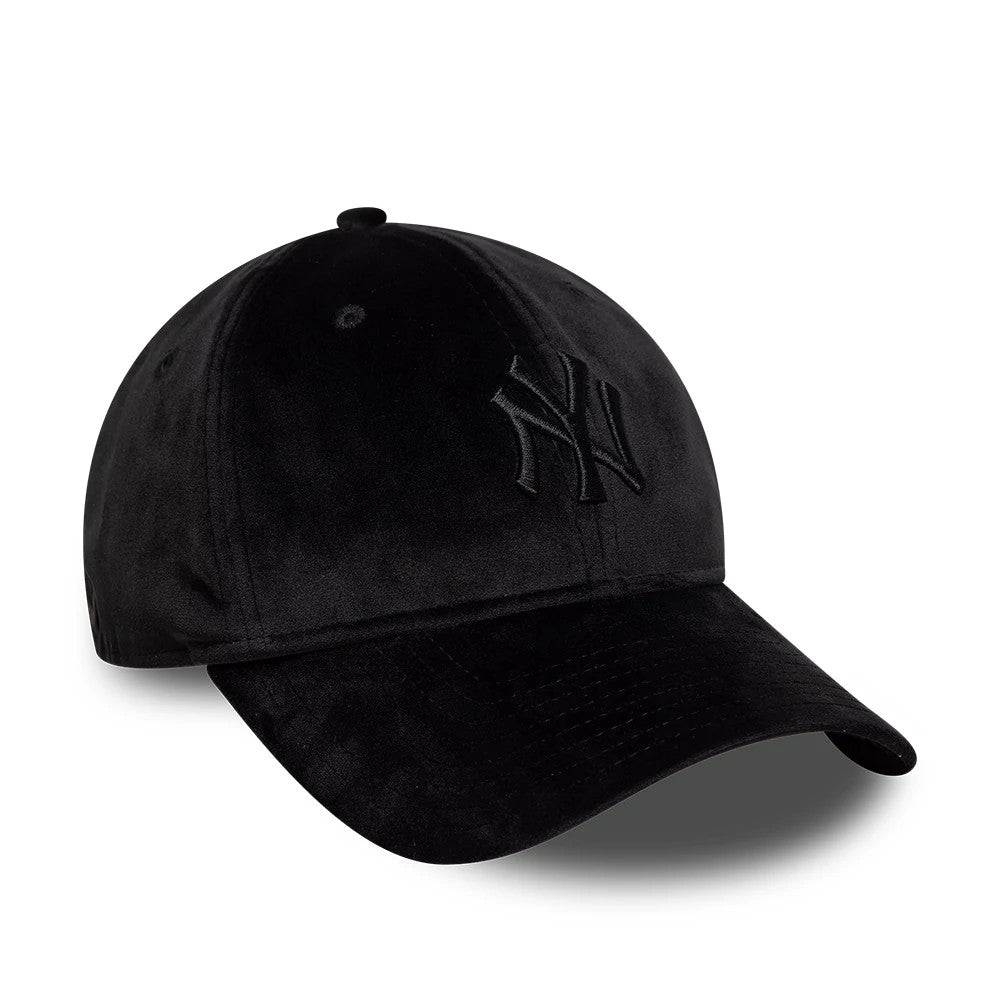 This is a New York Yankees MLB Velour Black 9TWENTY Bow Back Adjustable Cap 4