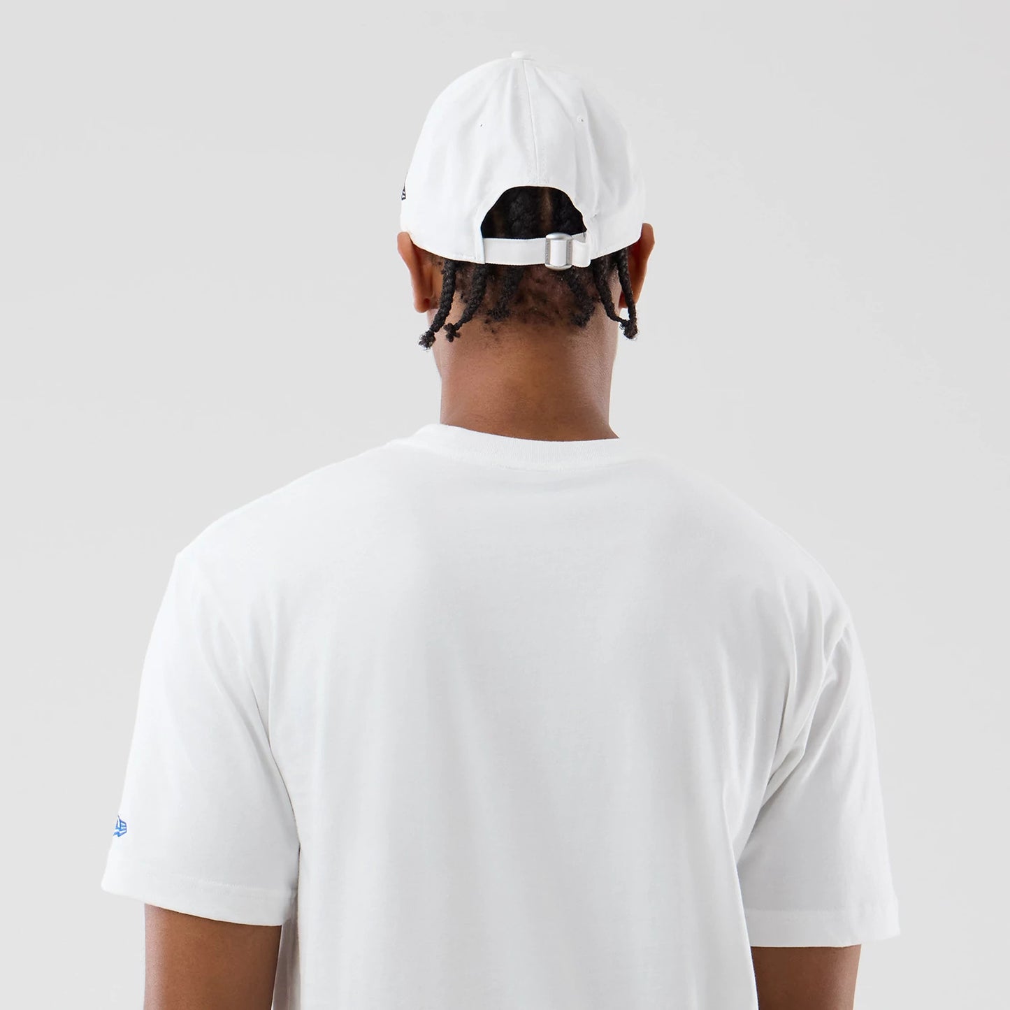The model is wearing this Space Jam 2 X NBA Chicago Bulls T-Shirt in white. 7