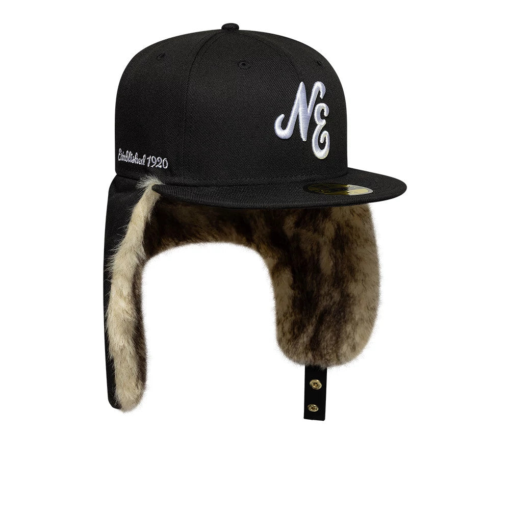 Pictured is this New Era Dogear 59FIFTY Fitted cap in black. 2