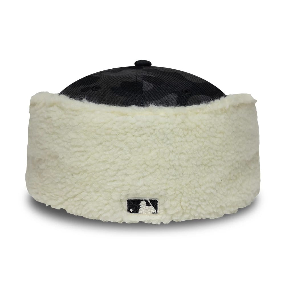 Pictured is this MLB Cord Chicago White Sox Downflap 59FIFTY Fitted cap in black. 4