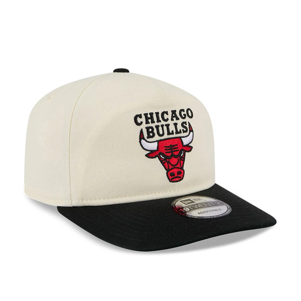 Chicago Bulls NBA 2 Tone Washed Cream New Era 19TWENTY Adjustable Cap, front view showing the red and black embroidered team logo on the cream panels, with a contrasting black visor and a 19TWENTY size sticker on the visor.
