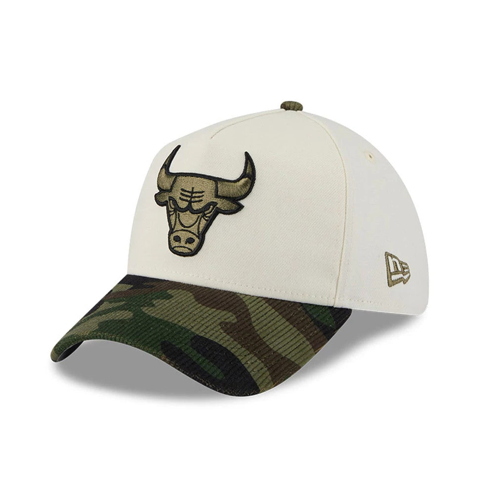 Chicago Bulls NBA White New Era 39THIRTY A-Frame Stretch Fit Cap, three-quarter view showing the black embroidered Bulls logo on the front panel and a green camouflage visor, with the New Era flag logo on the left side.