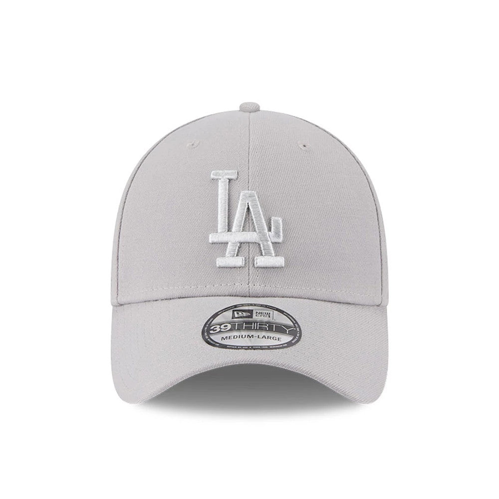 LA Dodgers MLB Metallic Grey New Era 39THIRTY Stretch Fit Cap, front view with a raised white embroidered LA logo on the structured grey crown and a 39THIRTY size sticker on the rounded grey visor.