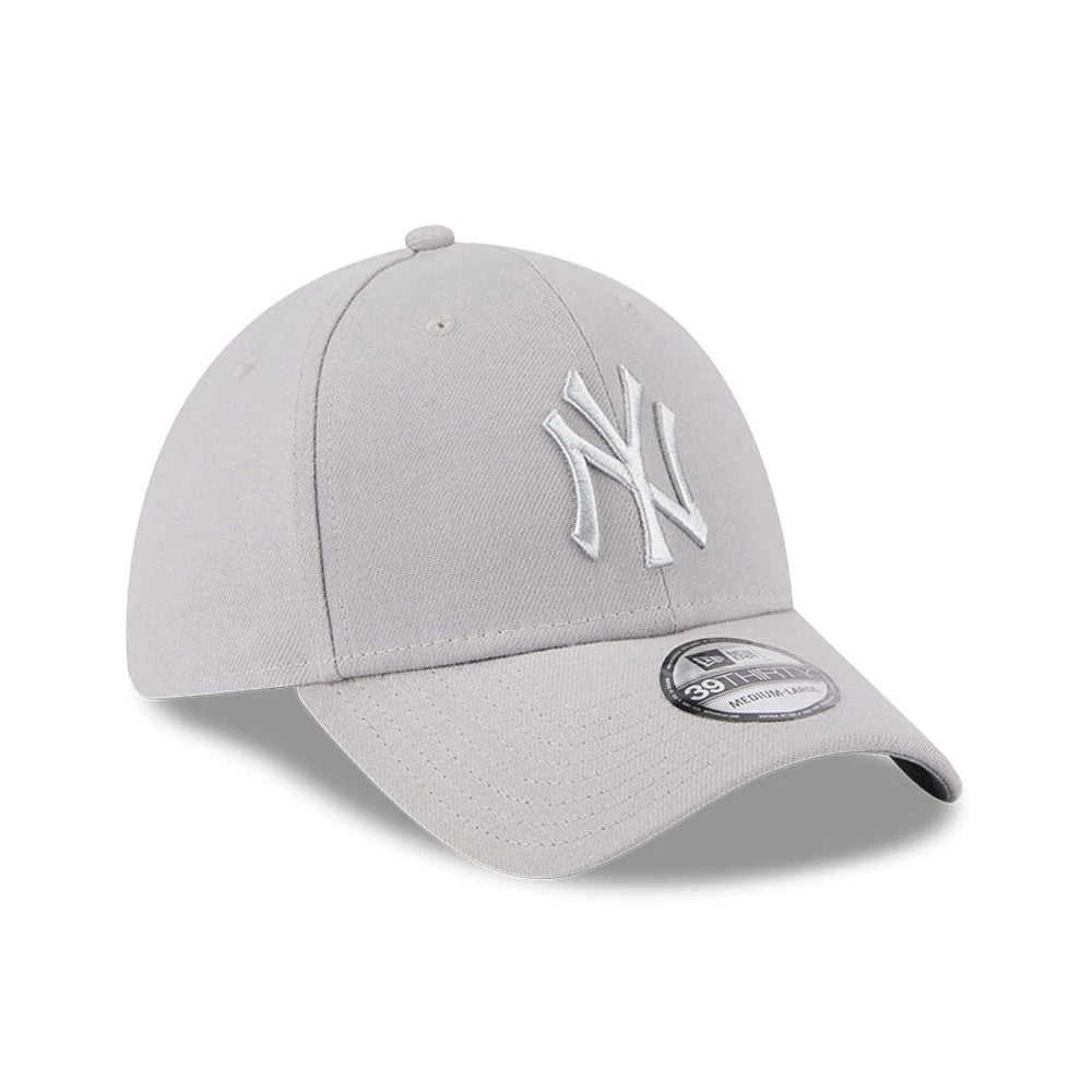 Pictured is this MLB Metallic New York Yankees 39THIRTY Stretch Fit cap in grey. 3