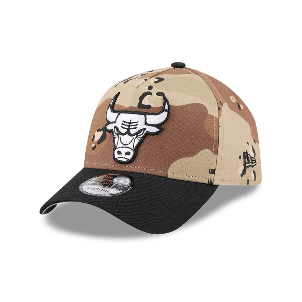 Chicago Bulls NBA Desert 2 Tone Beige New Era 9FORTY A-Frame Adjustable Cap, three-quarter view showing the raised embroidered Bulls logo on the brown and beige desert camo front panel with a black curved visor and 9FORTY size sticker.