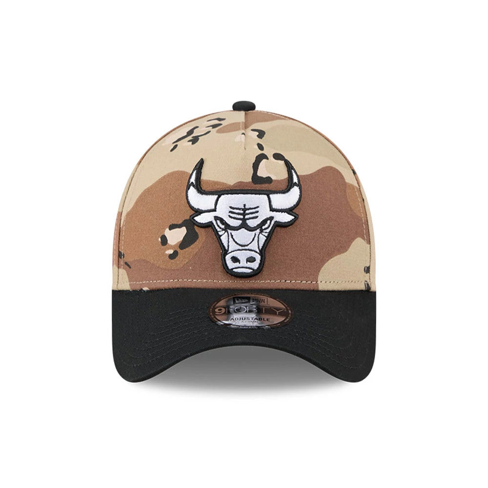 Chicago Bulls NBA Desert 2 Tone Beige New Era 9FORTY A-Frame Adjustable Cap, front view showing the raised white and black embroidered Bulls logo on the camouflage crown, with a black curved visor and 9FORTY size sticker.