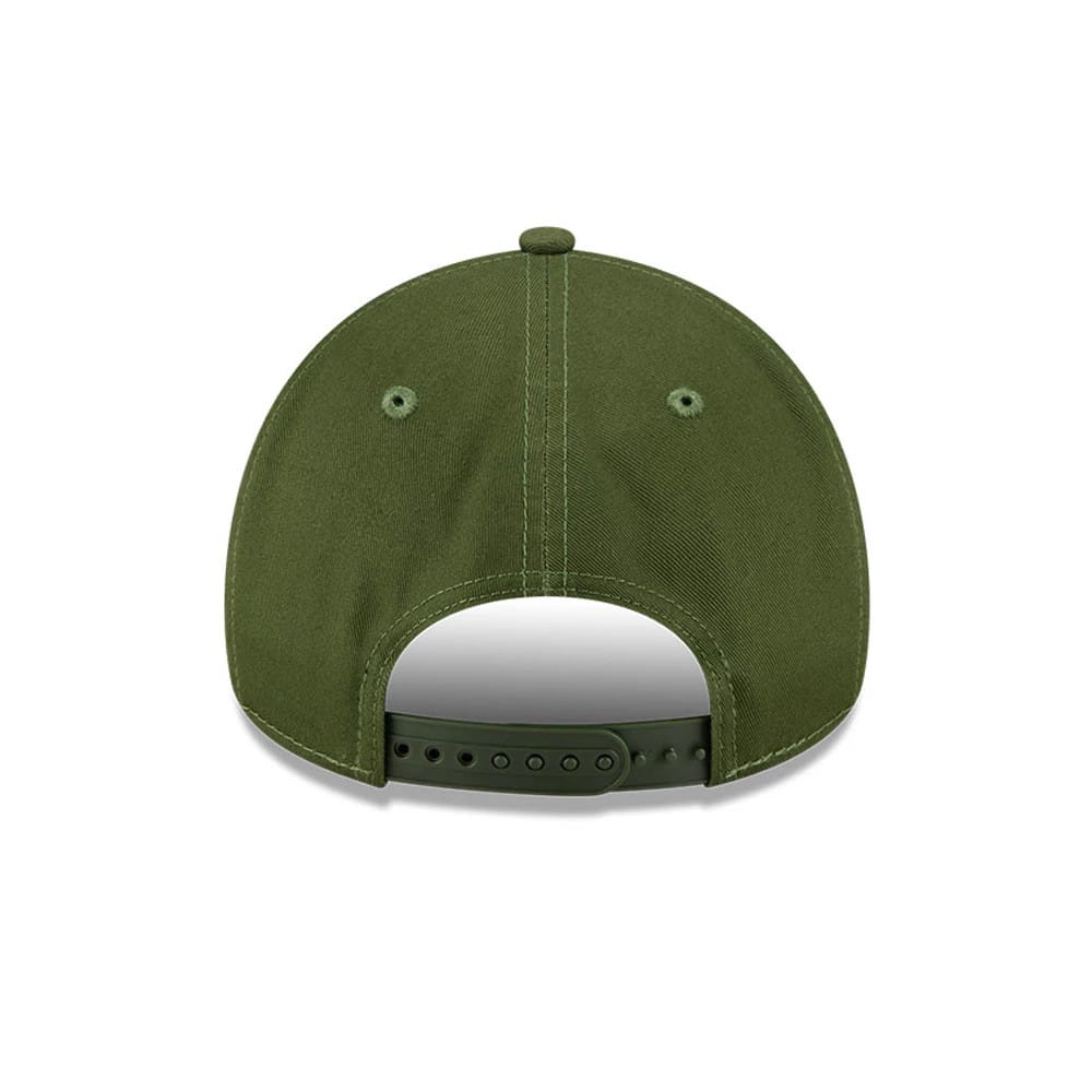 Pictured is this MLB Autumn Mix New York Yankees 9FORTY A-Frame cap in dark green. 7
