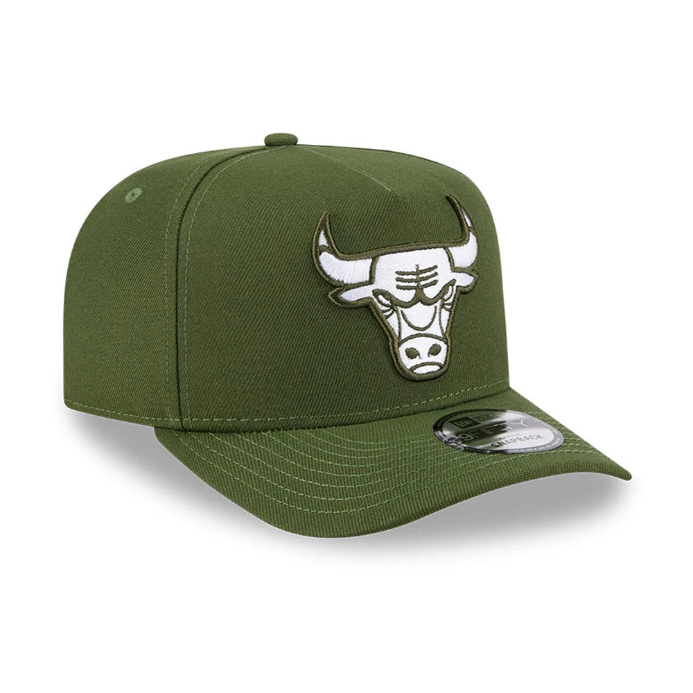 Pictured is this NBA Rifle Green Chicago Bulls 9FIFTY A-Frame Snapback cap in dark green. 4