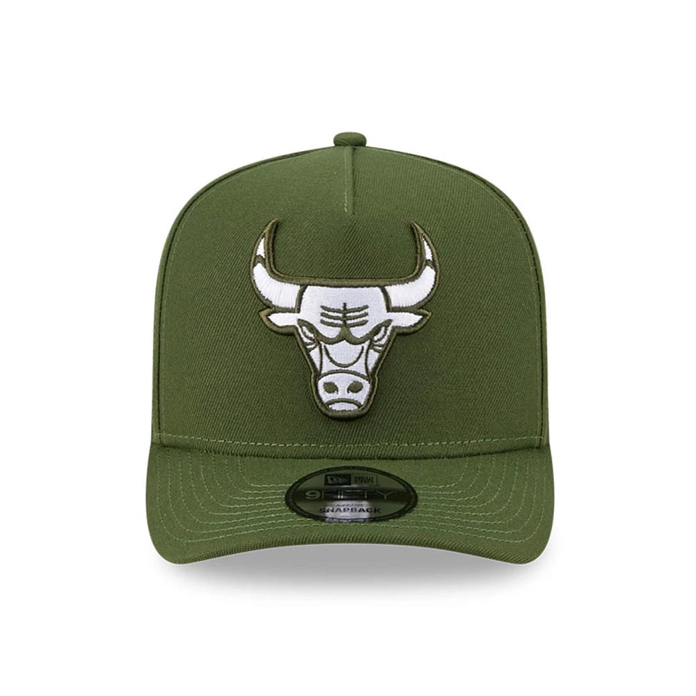 Pictured is this NBA Rifle Green Chicago Bulls 9FIFTY A-Frame Snapback cap in dark green. 3