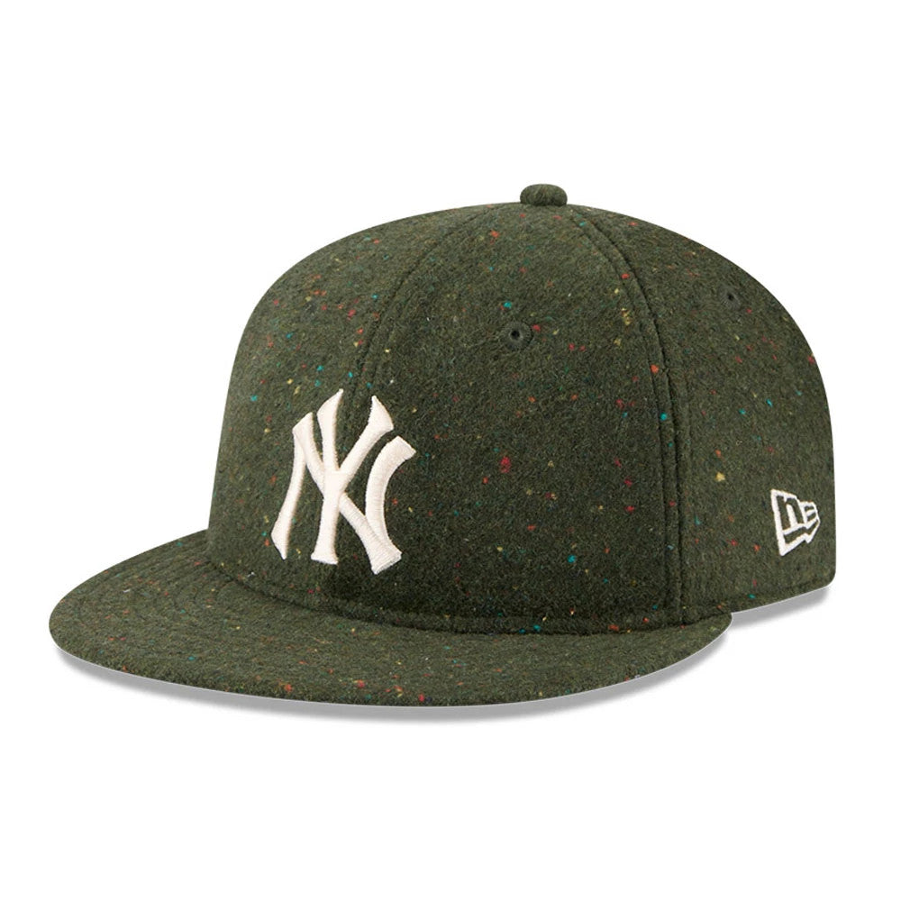 Yankees MLB Speckled Wool Open Green Retro Crown New Era 9FIFTY Adjustable Cap, three-quarter view showing the white raised NY embroidery on the front panel, green speckled flat visor and New Era flag logo on the left side.