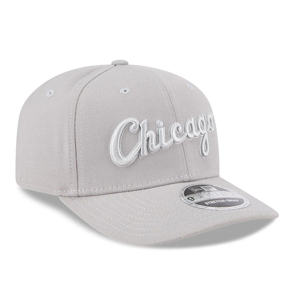 Chicago Bulls NBA Script Grey New Era 9SEVENTY Stretch Snap Adjustable Cap, three-quarter view showing the white raised embroidered Chicago script on the front panel, grey curved visor, and 9SEVENTY size sticker.