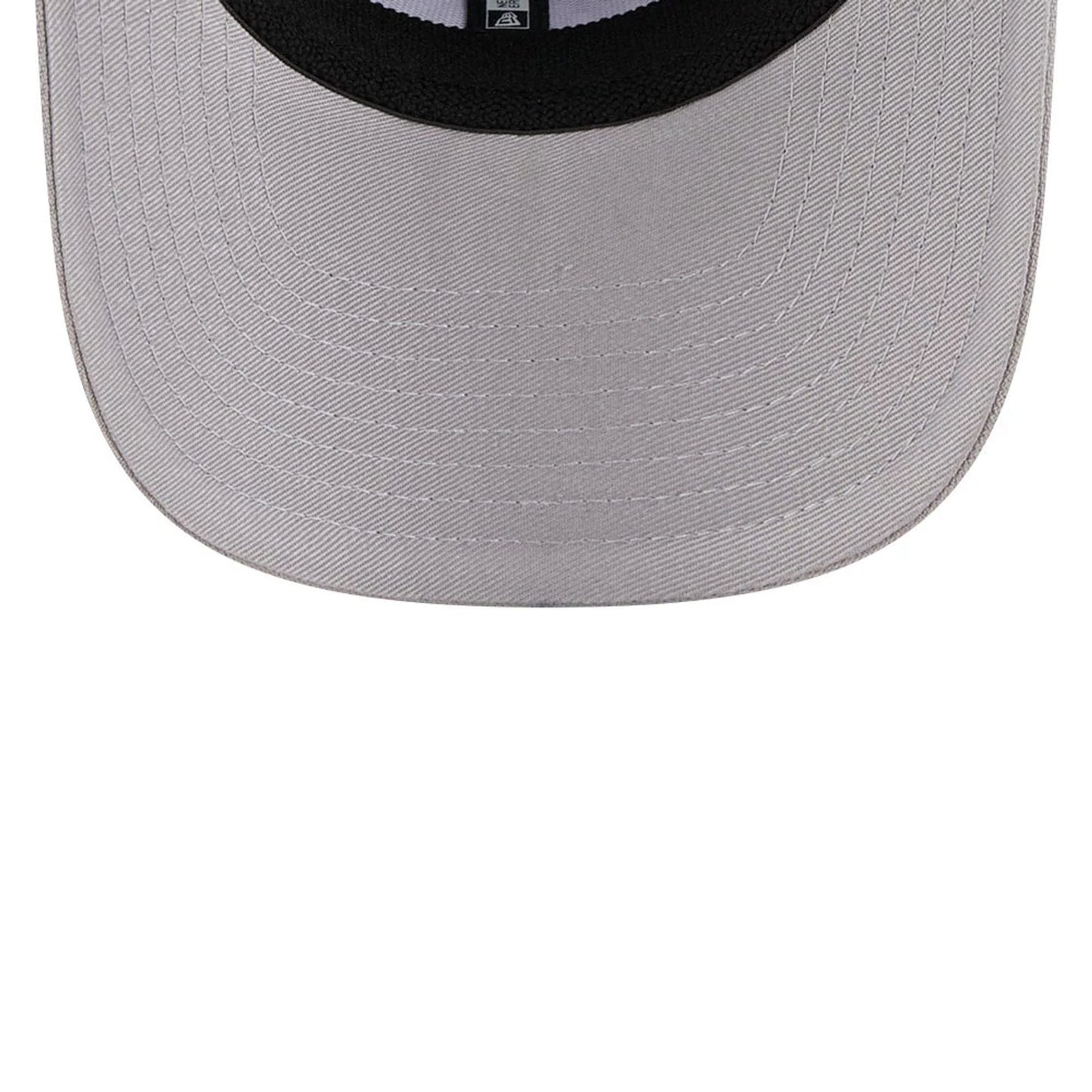 Pictured is this NBA Script Chicago Bulls 9SEVENTY Stretch Snap cap in grey. 7
