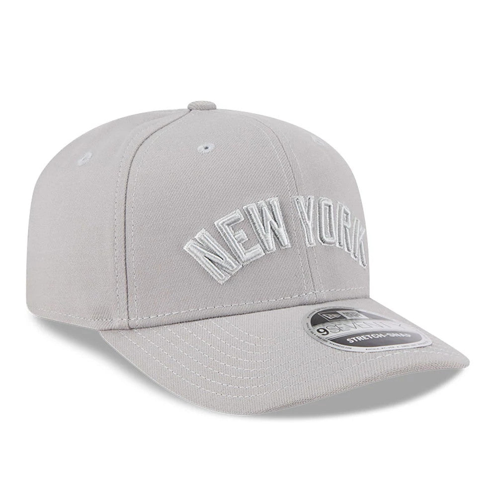 New York Yankees MLB Script Grey New Era 9SEVENTY Stretch Snap Adjustable Cap, front view showing raised white New York script embroidery on the structured grey crown, with a bent visor and 9SEVENTY size sticker.