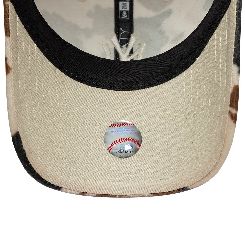 This is a New York Yankees Animal Print Beige 9TWENTY Adjustable Cap 2
