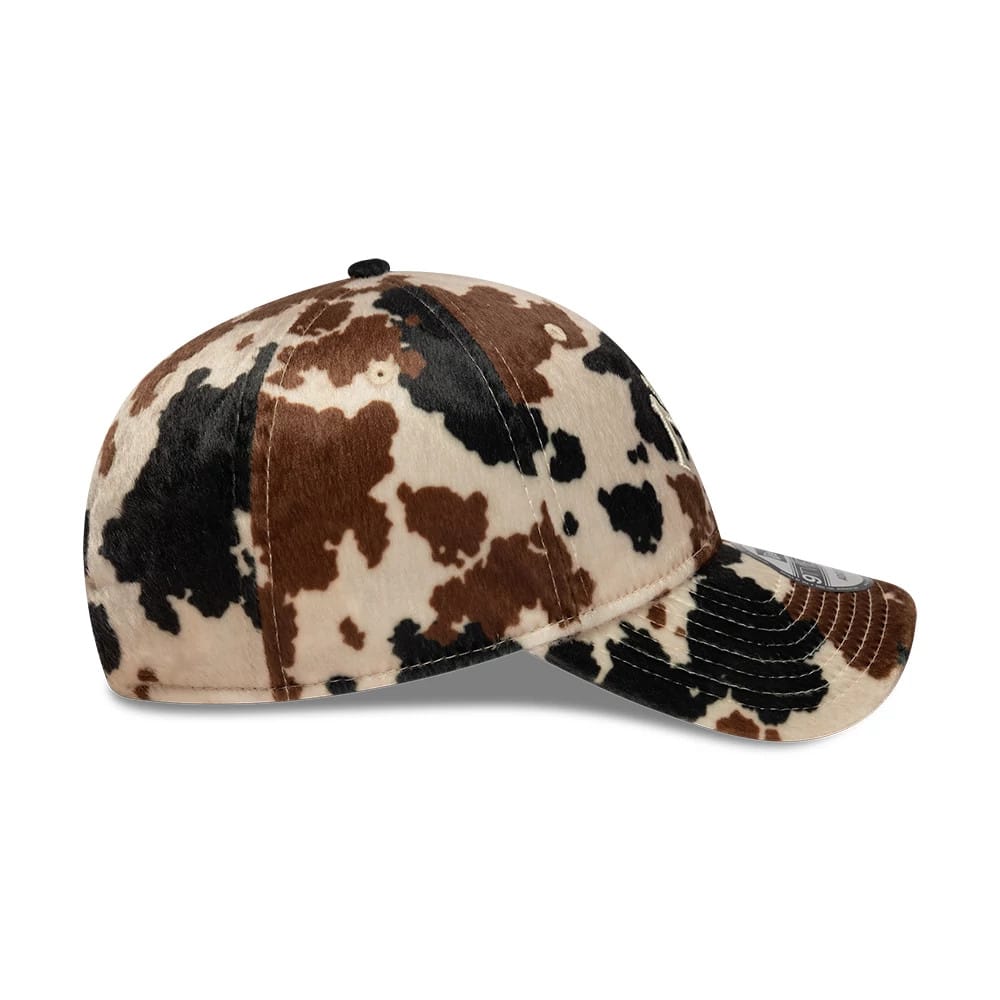 This is a New York Yankees Animal Print Beige 9TWENTY Adjustable Cap 7