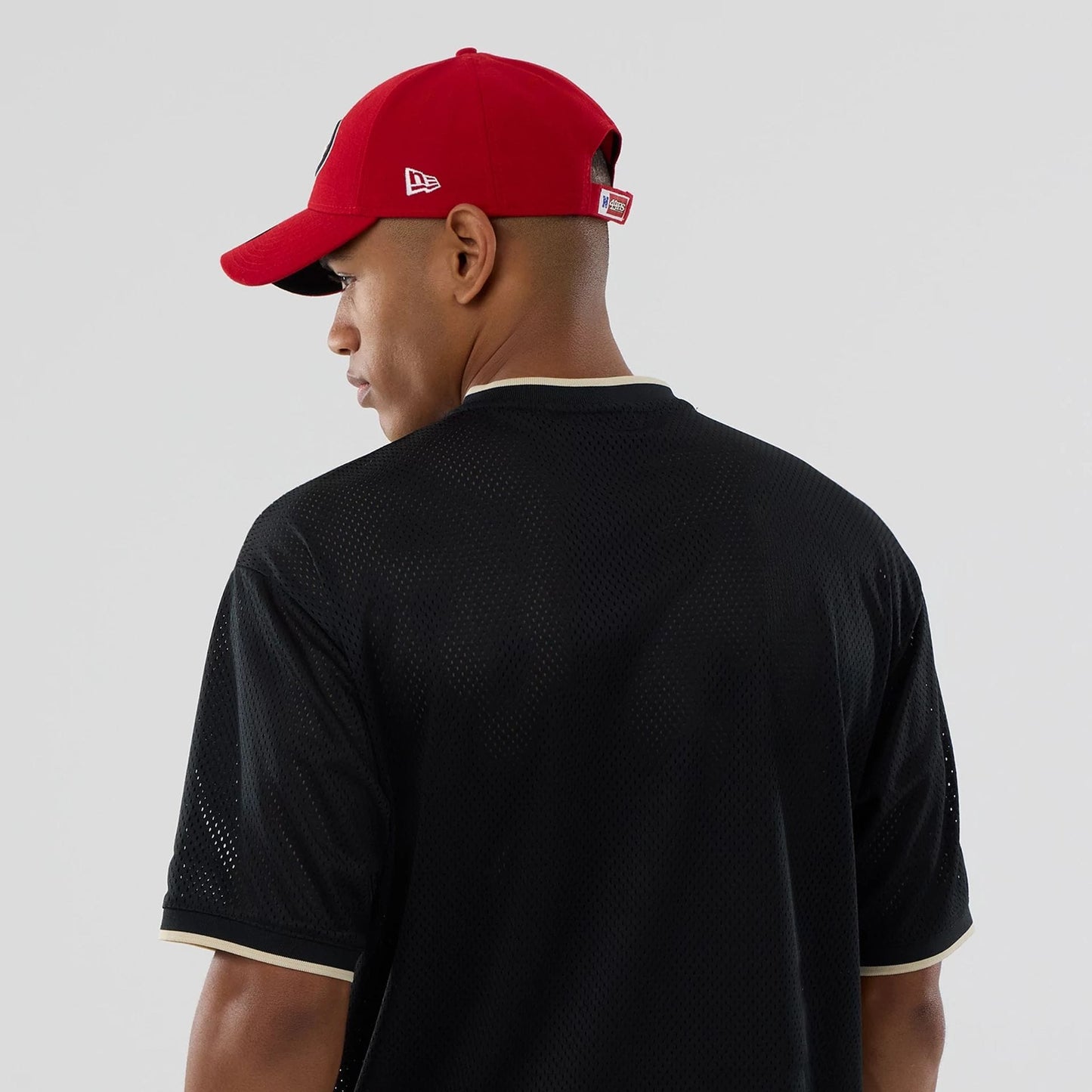 The model is wearing this NFL Mesh San Francisco 49ers Oversized T-Shirt in black. 7