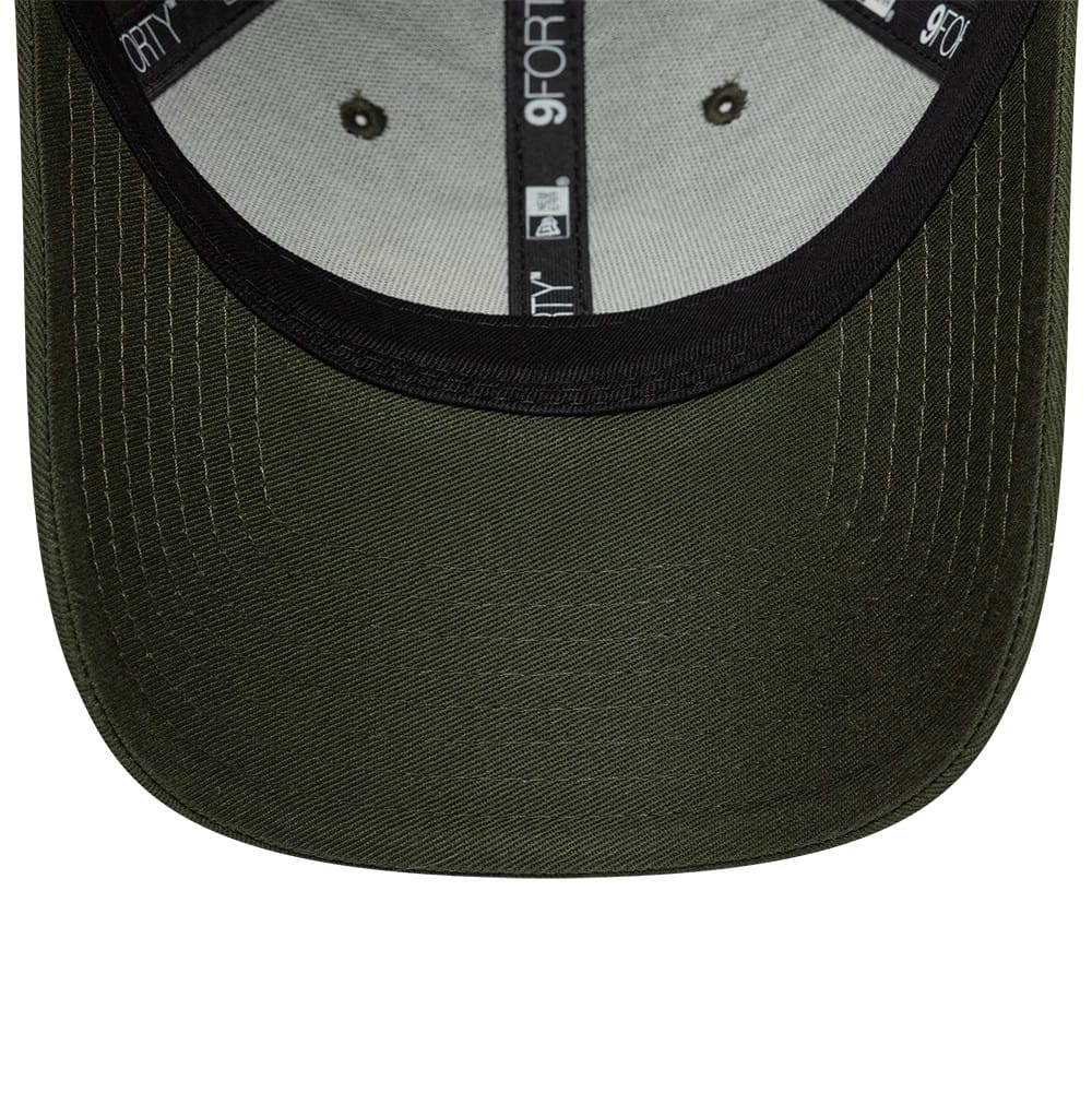 Pictured is this Paris Saint Germain 9FORTY cap in dark green. 5