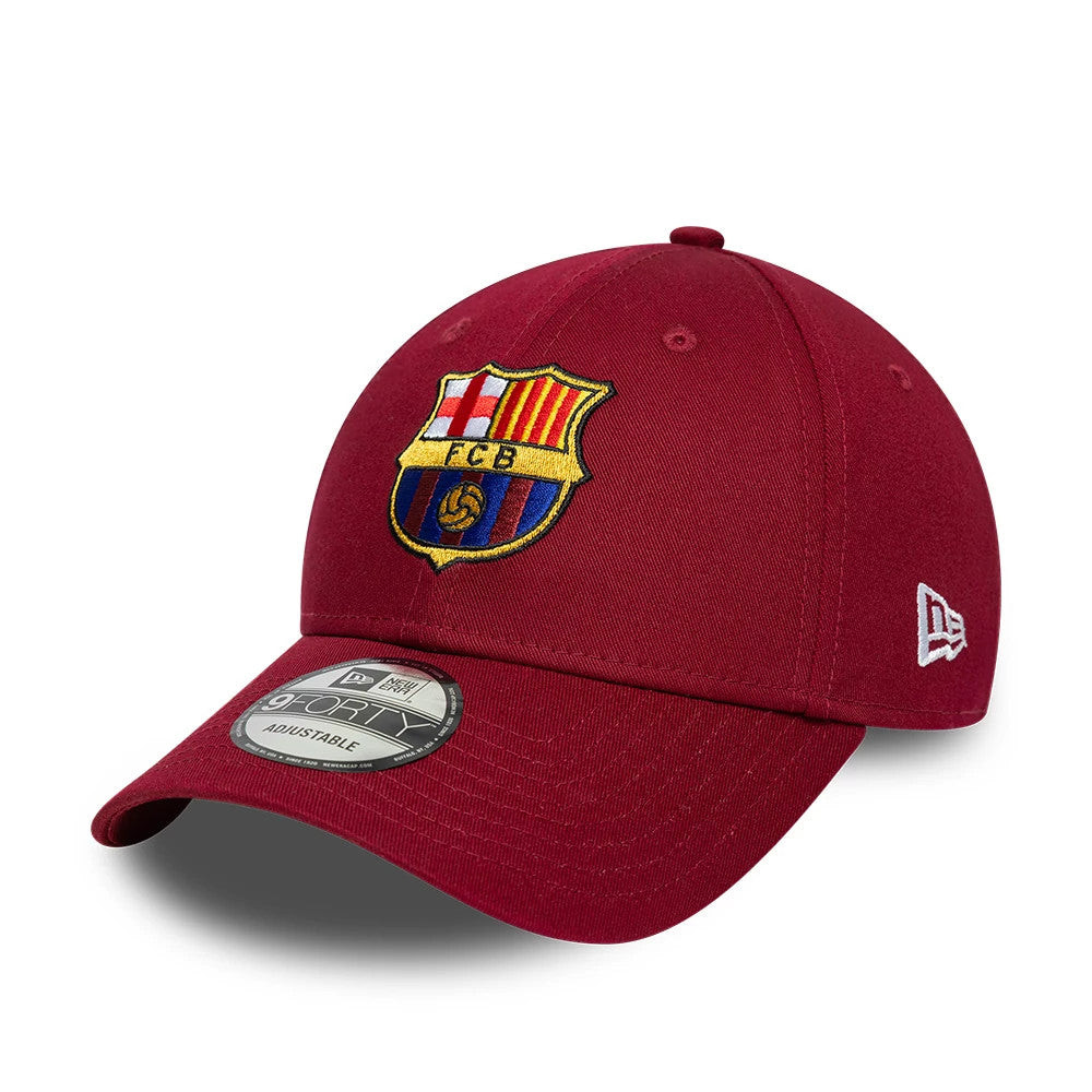 FC Barcelona Core Dark Red New Era 9FORTY Adjustable Cap, three-quarter view showing the colourful embroidered FC Barcelona crest on the structured dark red crown and a grey 9FORTY size sticker on the curved visor.