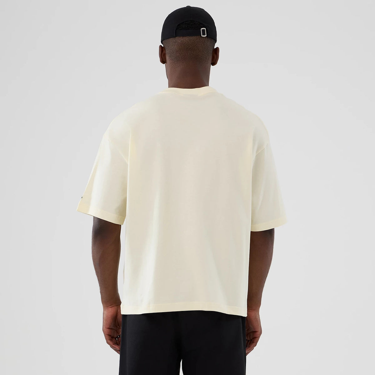 The model is wearing this NBA Hardwood Classic Vancouver Grizzlies T-Shirt in Cream. 2