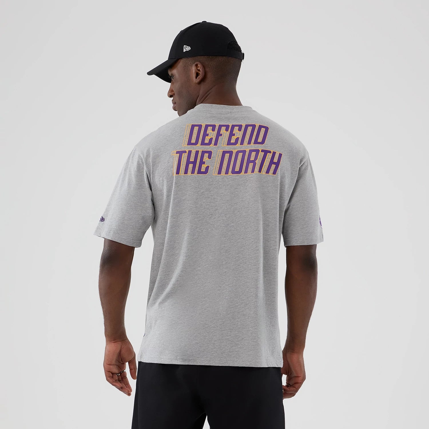 The Male model is wearing Minnesota Vikings NFL International Series Games London 2025 Grey Oversized T-Shirt 2