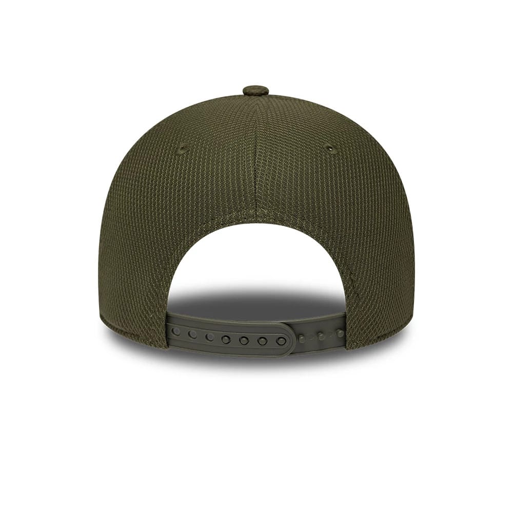 Pictured is this Visa Cash App Racing Bulls H1 Race Special 9FORTY Adjustable cap in green. 4