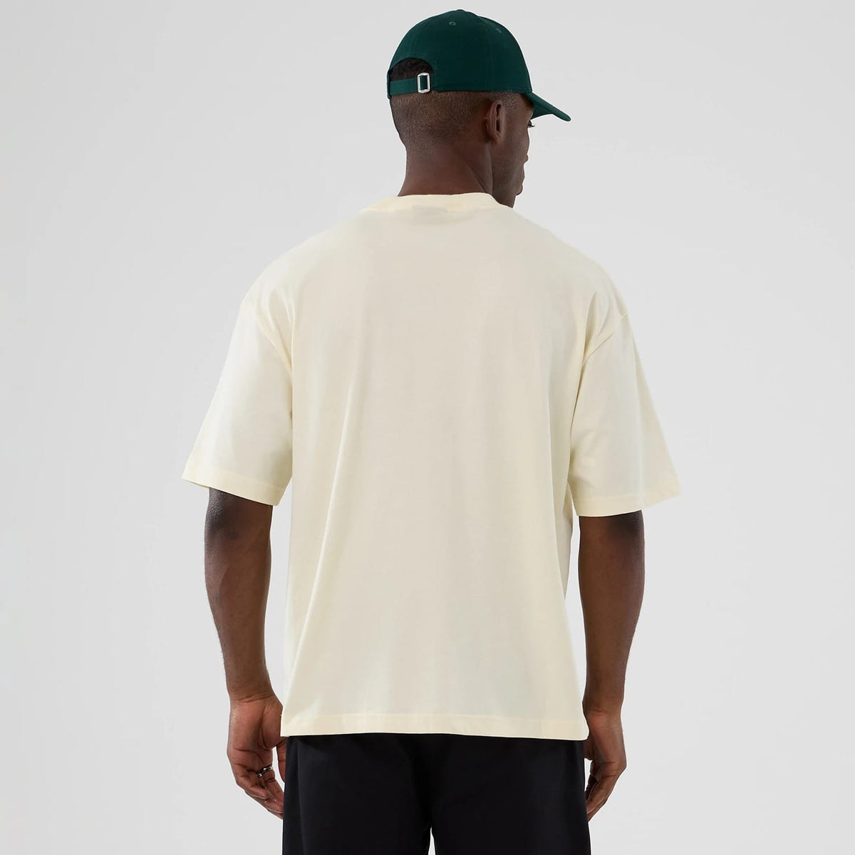 The model is wearing this NBA Hardwood Classic Seattle Supersonics T-Shirt in Cream . 2