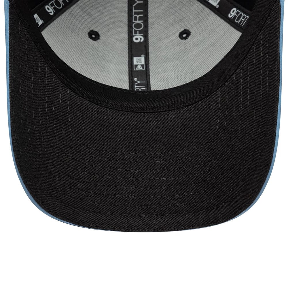 Pictured is this Away Kit Aston Villa FC 9FORTY cap in black. 5