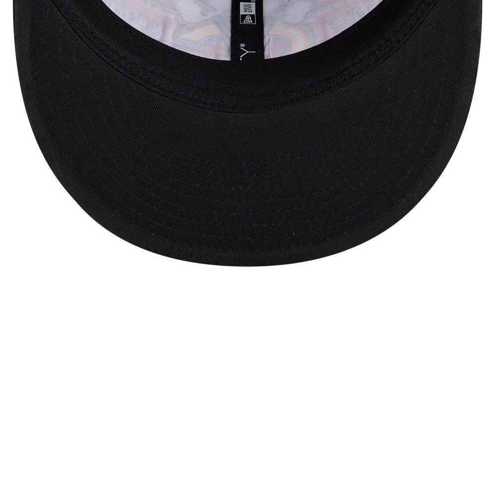 Pictured is this NHL Team Stripes Chicago Blackhawks Retro Crown 9FIFTY cap in red. 7