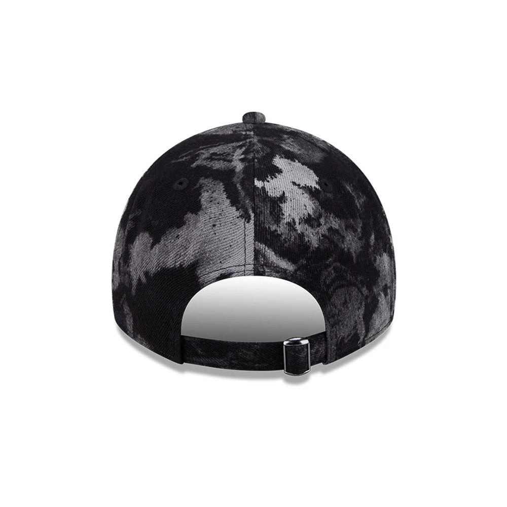 Pictured is this NHL Bleached Denim LA Kings 9TWENTY A-Frame cap in black. 7