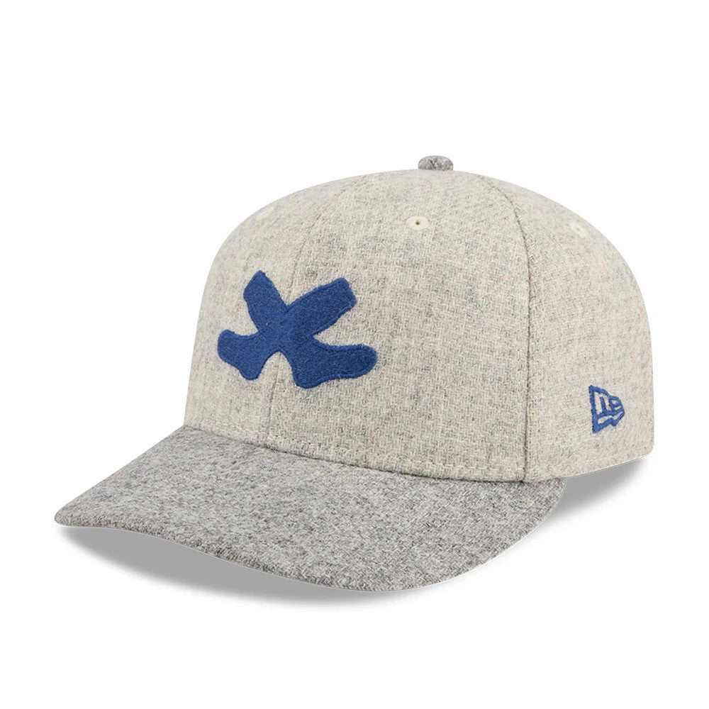 Chicago White Sox MLB X Moon Light Beige New Era 59FIFTY Fitted Cap, three-quarter view showing blue X logo embroidery on the front panel, grey visor, and New Era flag logo on the left side.