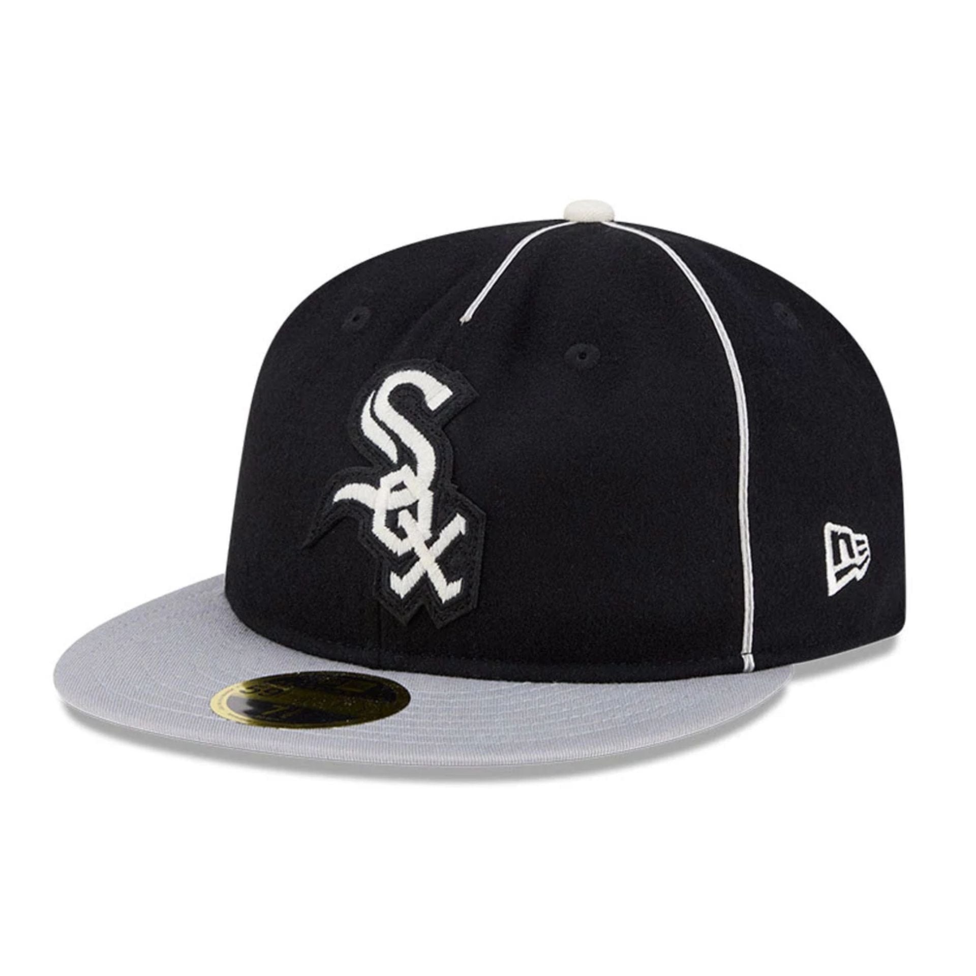 Pictured is this MLB Felt Logo Chicago White Sox Retro Crown 59FIFTY Fitted cap in black. 1