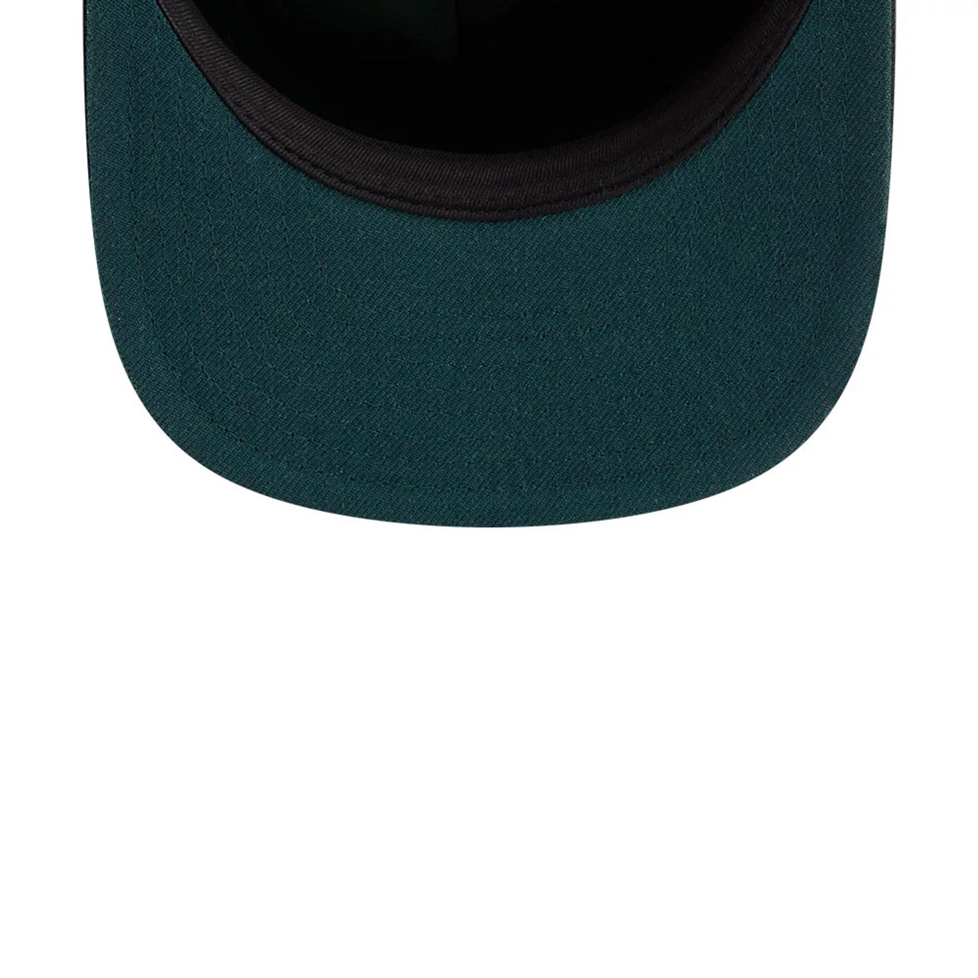 Pictured is this NFL Chiseled Embroidery Green Bay Packers 59FIFTY A-Frame Fitted cap in Black. 2